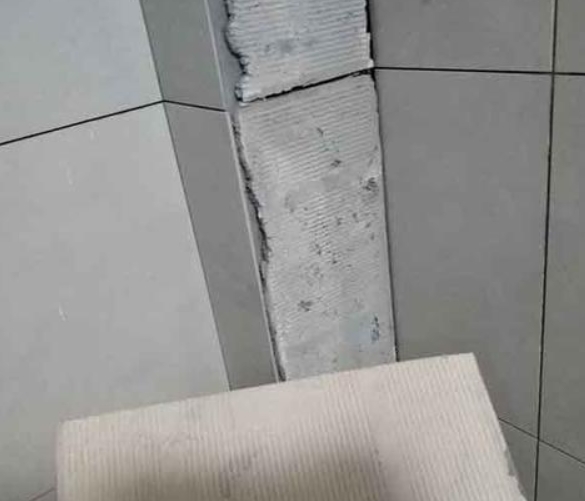 吴兴瓷砖空鼓维修公司分享下厨房瓷砖脱落的补救措施。